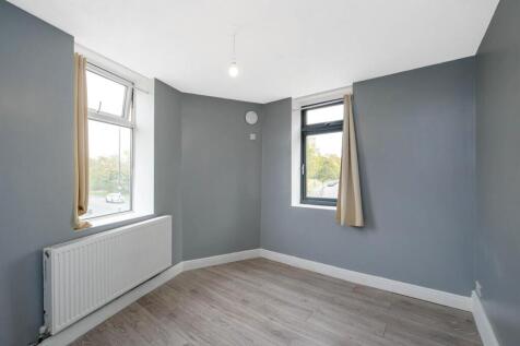 65 Woodford Road-4.jpg