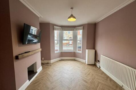 Living Room (1/2)