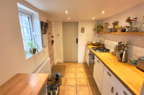 Kitchen 2.jpg