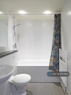 Ensuite Bathroom 001
