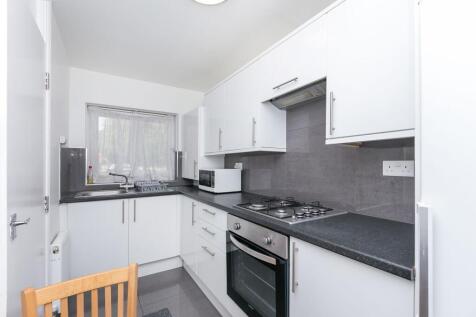 This spacious and well presented property has a large reception room which can be used as a third bedroom, two double bedrooms - one of which has a private balcony, separate modern fitted kitchen, mod