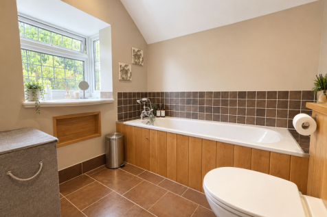 Castle Avenue, Epsom, KT17 photo 5