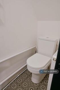 Ensuite Toilet 