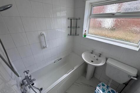 Oakdale Drive, Bradford photo 3