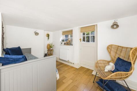 Maidenstone Hill ...