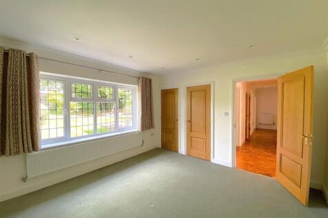 36 Terminus Ave - Bed4.jpg