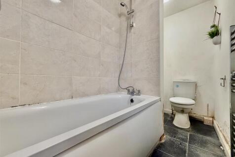 Family Bathroom/ WC