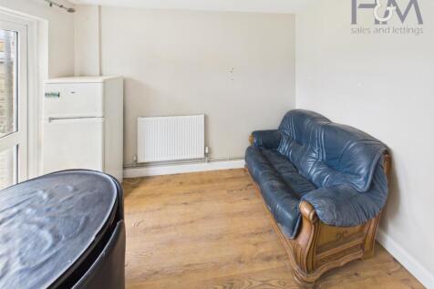 CAM05648G0-PR0127-STILL014.jpg