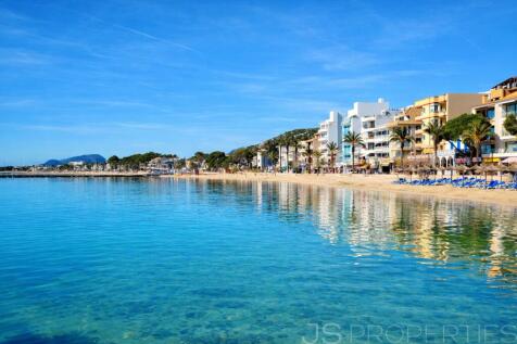 A unique corner in Puerto de Pollensa with sea views that will steal your heart.