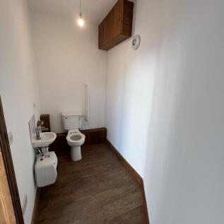 Retail Property (high street) to rent Image 5