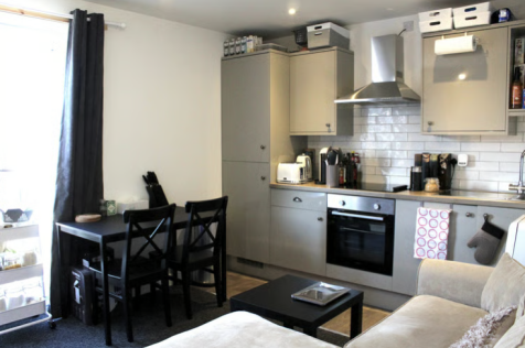 High Street // 1 Bed Apartment // August 2027 photo 3