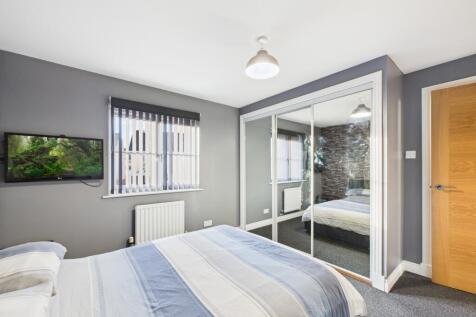 CAM03185G0-PR0127-STILL025