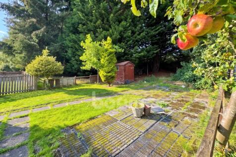 Linburn Road, Penilee garden pic