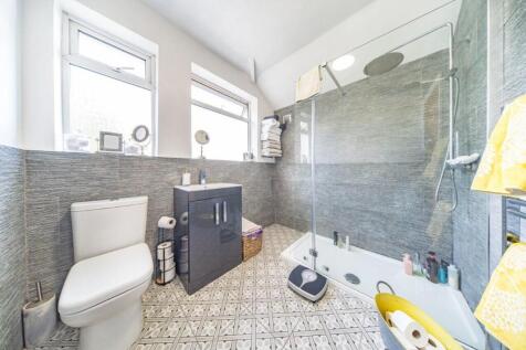 100 bluebell lane shower room.jpg