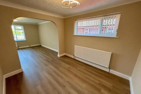 Clifton Avenue, Barlborough, S43 photo 5