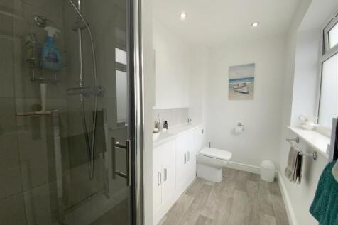 Bedroom 1 - En-suite