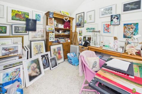 Presented by Clinton at EweMove Bexleyheath and Da