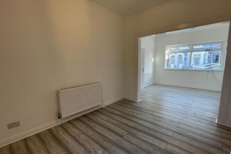 Through Lounge/Dining Area
