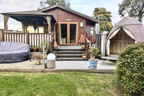 Rear garden outside.jpeg