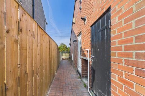 SIDE PATHWAY
