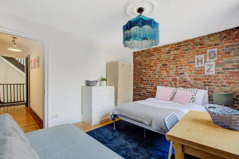 Bedroom 12_H0A0799_800_801_802_803.jpg