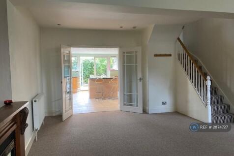 Large Open Plan Lounge 6.3m x 4.65m 