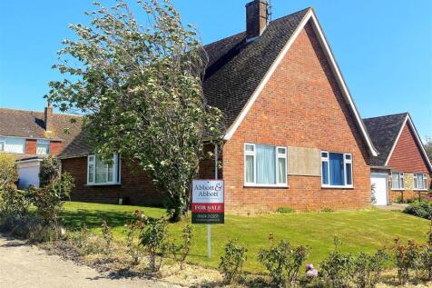 7 Thornbank Crescent - Front1.jpg