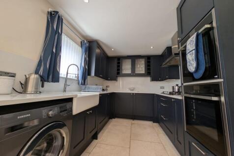 Oaksford, Coed Eva, Cwmbran, Torfaen photo 4