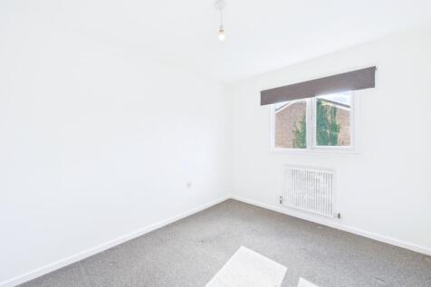 CAM01909G0-PR0389-STILL013