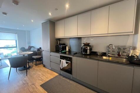 LEEDS, WEST YORKSHIRE photo 4