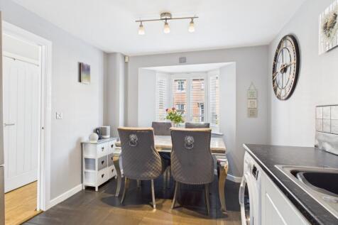 CAM03729G0-PR0041-STILL003