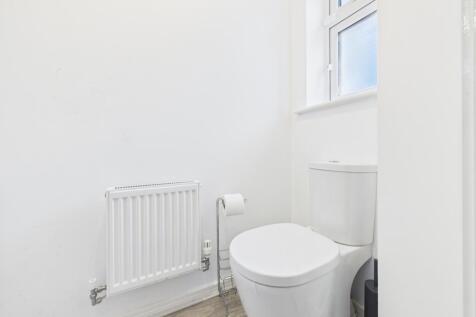 CAM03729G0-PR0132-STILL007