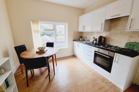 26a The Close, Leamington Spa photo 3