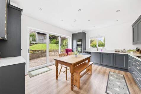 OPEN-PLAN DINING KITCHEN