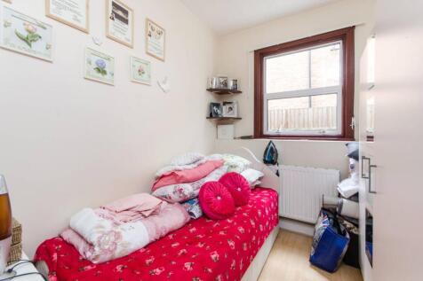 London, NW10 - property photo