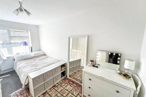 East Crescent, London, N11 photo 5