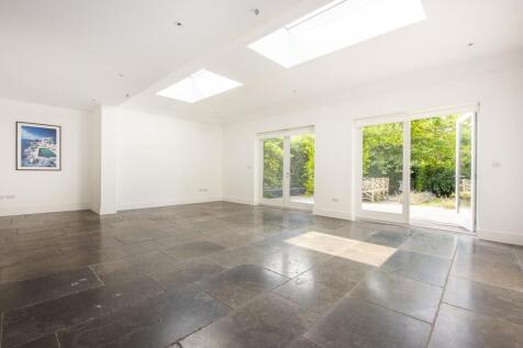 the-coach-house-c...