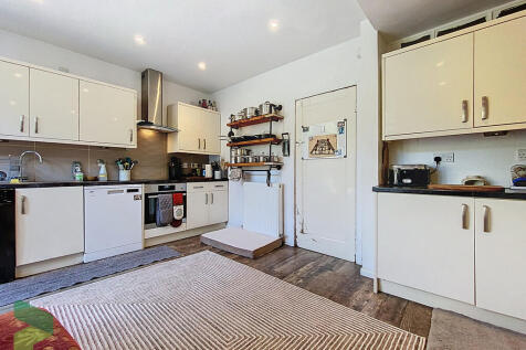 Fitted Dining Kit...