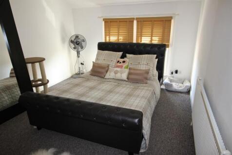 Bedroom 1.JPG