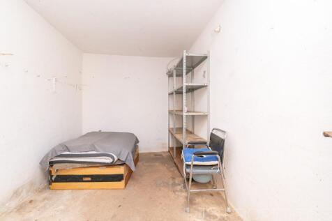 Charming town house with outstanding renovation potential in one of Pollensa's most sought-after locations.