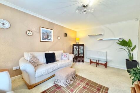 Ness Avenue, Johnstone lounge