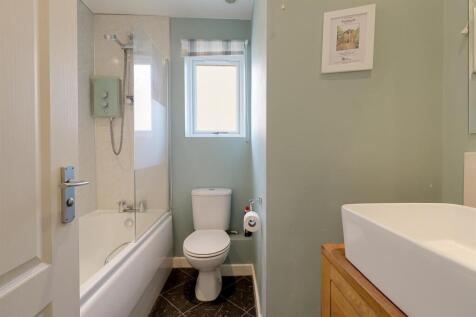 4-bed-house-prestbury (12).jpg