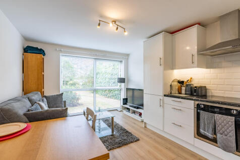Meadow Close, London Colney, St Albans, Herts, AL2 photo 4