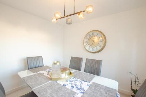 5 Malthouse Drive Bodmin 01208 74182-15