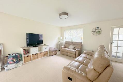 Buckingham Drive, Luton, LU2 photo 4