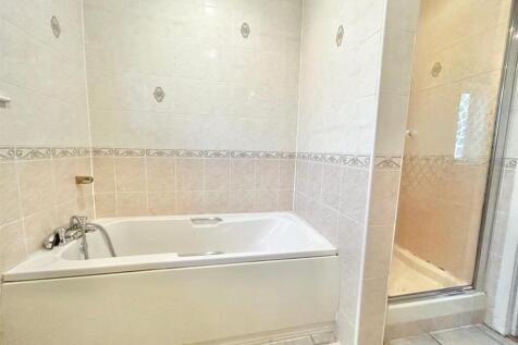 Bathroom 2.jpg