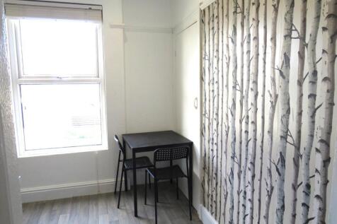 27 Furzehill Road photo 5