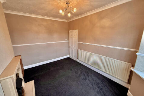 Farfield Grove, Bradford, West Yorkshire, BD6 photo 4