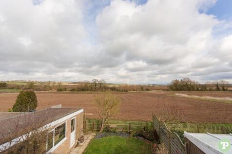 Views over fields to the rear of property