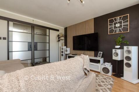 Lounge/Dining Area